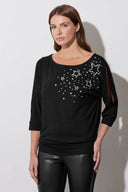 חולצה עם צווארון עגול רחב חצי שרוול עם עיטורי אבני כוכב ובטנה אלסטית 110695