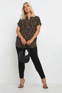 חולצה במידות גדולות צווארון פתוח עם חריץ שרוול קצר דוגמת נמר 322198