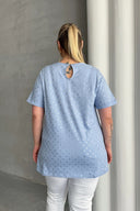 טישירט במידות גדולות שרוול קצר צווארון V שסעים בצדדים 97-46