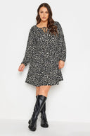 שמלה קצרה במידות גדולות פרטי קשירה בצוואר שרוול ארוך דוגמת נמר 302690