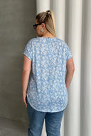 חולצה במידות גדולות שרוול קצר צווארון פתוח עם חריץ עם הדפס 97-79