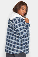 ג׳קט במידות גדולות שרוול ארוך דוגמת משבצות קפוצ׳ון עם רוכסן דק 302664