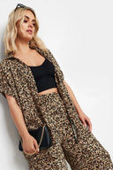 חולצה מכופתרת במידות גדולות שרוול קצר עם הדפס עם כפתורים 321826