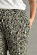 מכנסיים במידות גדולות גומי במותן גומי בשולי הקרסול עם הדפס עם כיסים 303301