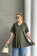 חולצה במידות גדולות צווארון V ללא הדפס גזרה אסימטרית לייקרה MDL-4