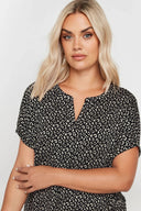 חולצה במידות גדולות, צווארון V, שרוול קצר, עם הדפס 303529