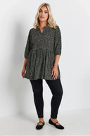 חולצה במידות גדולות צווארון V חצי שרוול עם הדפס 322213