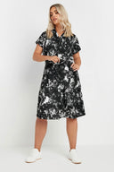 שמלה במידות גדולות דוגמת אבסטרקט עם כפתורים חגורה במותן מידי 303330