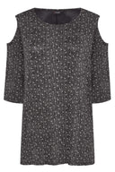 חולצה במידה גדולה עם כתפיים פתוחות ודוגמת נקודות חצי שרוול 300404