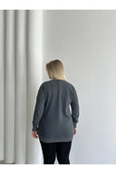 סווטשירט במידות גדולות צווארון עגול עם הדפס פרטי פאייטים מראה שטוף 301252