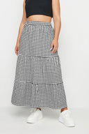 חצאית ארוכה במידות גדולות גומי במותן דגם בשכבות דוגמת משבצות 160326