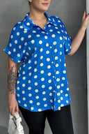 חולצה מכופתרת במידות גדולות עם כפתורים שרוול קצר דוגמת נקודות 303462