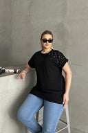 טישירט במידות גדולות שרוול קצר צווארון עגול עם חרוזים Basic שסעים בצדדים RFT-03