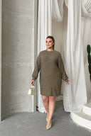 שמלה במידות גדולות שרוול ארוך צווארון עגול גזרה ישרה 100-190