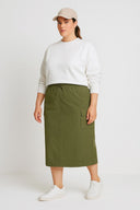 חצאית קארגו במידות גדולות מידי עם מותן מכוווצת וחריץ מאחור 302037