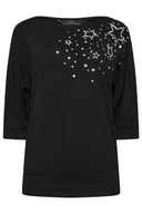 חולצה עם צווארון עגול רחב חצי שרוול עם עיטורי אבני כוכב ובטנה אלסטית 110695