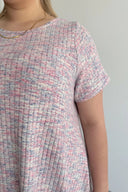 חולצה במידות גדולות עם צווארון עגול שרוולים קצרים מבד פסים במרקם 101-29