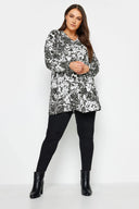 חולצה במידות גדולות צווארון V שרוול ארוך מכפלת פרנזים עם הדפס עלים 302954