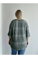 סוודר במידות גדולות חצי שרוול פרטי כפתורים בד במרקם 302780