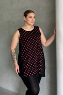 חולצה במידות גדולות דוגמת נקודות ללא שרוולים 302253חולצה במידות גדולות דוגמת נקודות ללא שרוולים 302253