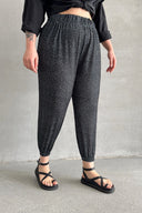 מכנסי שרוואל במידות גדולות גומי במותן גומי בשוליים עם כיסים דוגמת נקודות 74-73