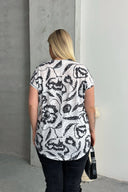 טישירט במידות גדולות שרוול קצר צווארון V עם הדפס 97-83