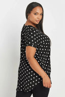 חולצה במידות גדולות שרוול קצר צווארון V עם דוגמת נקודות 303497