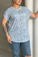 חולצה במידות גדולות שרוול קצר צווארון פתוח עם חריץ עם הדפס 97-79