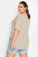 טישירט במידות גדולות צווארון עגול שרוול קצר שסעים בצדדים עם הדפס 302202