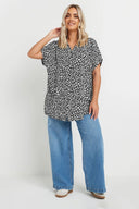 חולצה מכופתרת במידות גדולות גזרה רחבה שרוול קצר דוגמת נמר 303963