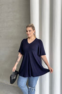 חולצה במידות גדולות צווארון V ללא הדפס גזרה אסימטרית לייקרה MDL-6