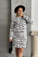 שמלה במידות גדולות שרוול ארוך צווארון עגול דוגמת זברה מיני 84-194