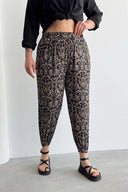 מכנסי שרוואל במידות גדולות גומי במותן גומי בשוליים עם כיסים דוגמת שאול 74-75