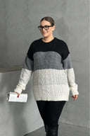 סוודר במידות גדולות שרוול ארוך צווארון עגול דוגמת מעבר אומברה DG-04