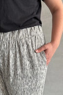 מכנסיים רחבים במידות גדולות גומי במותן גומי בשוליים עם כיסים עם הדפס 88-177