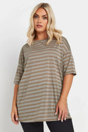 טישירט במידות גדולות צווארון עגול קצר דוגמת פסים שסעים בצדדים 303612