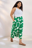 מכנס קפרי במידות גדולות גזרה רחבה מותן אלסטית עם כיסים 304118