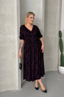 שמלה במידות גדולות שרוול קצר צווארון V עם כפתורים גומי במותן 303699