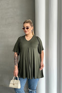 חולצה במידות גדולות צווארון V ללא הדפס גזרה אסימטרית לייקרה MDL-4