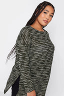 חולצה במידות גדולות שסעים בצדדים צווארון עגול שרוול ארוך 302606