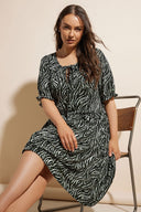 שמלה מיני במידות גדולות פרטי כיווץ עם הדפס 304018