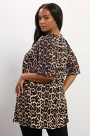 טישירט במידות גדולות שרוול קצר צווארון V פרטי טול עם בטנה דוגמת נמר 304341