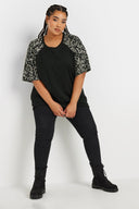 טישירט במידות גדולות שרוול קצר צווארון עגול עם הדפס 303734