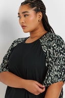 טישירט במידות גדולות שרוול קצר צווארון עגול עם הדפס 303734