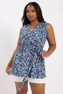 חולצה במידות גדולות עם צווארון V בלי שרוולים דוגמת פרחים חגורה סגנון מעטפת 322681