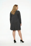 שמלה במידות גדולות שרוול ארוך צווארון עגול עם כיסים בד במרקם מיני 304008