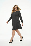 שמלה במידות גדולות שרוול ארוך צווארון עגול עם כיסים בד במרקם מיני 304008