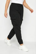 מכנסי ג׳וגר במידות גדולות גומי במותן עם שרוך עם כיסי קארגו גומי בשוליים 143399