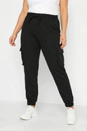 מכנסי ג׳וגר במידות גדולות גומי במותן עם שרוך עם כיסי קארגו גומי בשוליים 143399