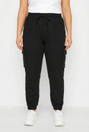 מכנסי ג׳וגר במידות גדולות גומי במותן עם שרוך עם כיסי קארגו גומי בשוליים 143399